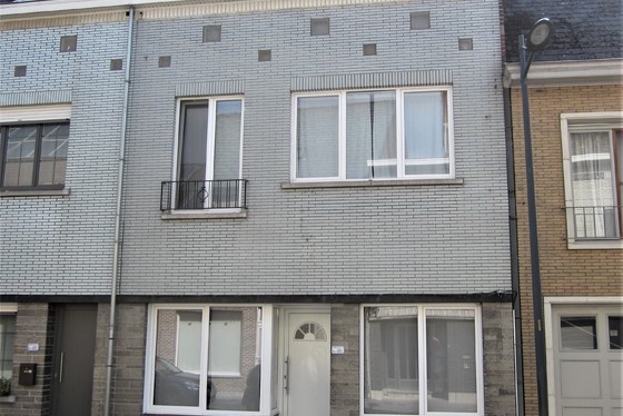 Charmante gerenoveerde woning op 1100m² met zuidgerichte tuin. 