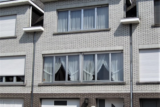 Charmante woning op 185m²  met  garage en 1 parkeergelegenheid voor de woning. 