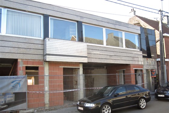 ZAT 3/11 – 1ste  BEZOEKDAG OP AFSPRAAK 0488/85.81.84 Prachtig twee slaapkamerappartement van 85m² met garage, zeer veel lichtinval ! 
