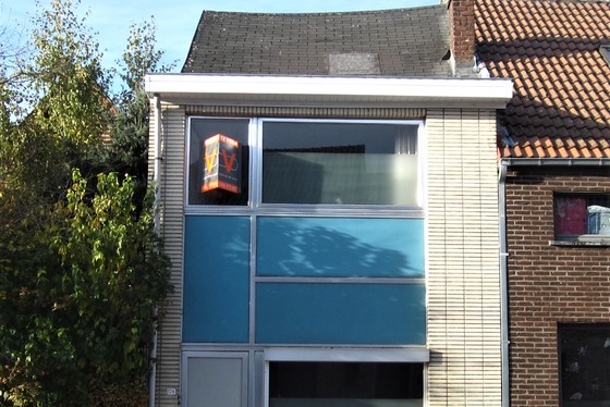 Charmante op te frissen woning met tuintje en terras. 