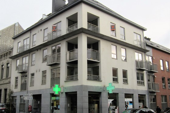ZAT 16/11 - 1 STE BEZOEKDAG OP AFSPRAAK 0488.85.81.84 Prachtig appartement van 2006, 80m² met lift en terras van 7m². Gelegen op de 3 de verdieping