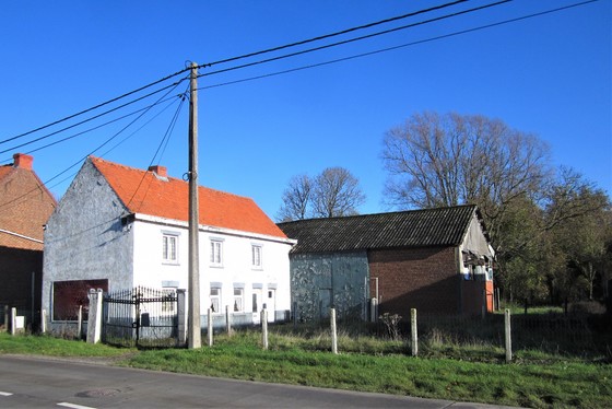  Totaal te renoveren hoeve met stalling op 1096m² gelegen in het hartje van de Vlaamse Ardennen. 