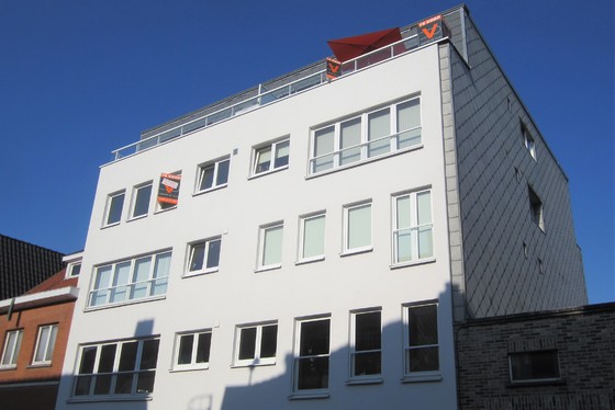 Prachtig gerenoveerd appartement in 2008 op 84m² met zuidgericht terras en lift. 