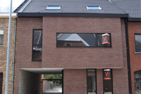 Nieuw gelijkvl. app. met terras en tuin 
