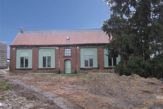 Charmant te renoveren dorpsschool op 948m².