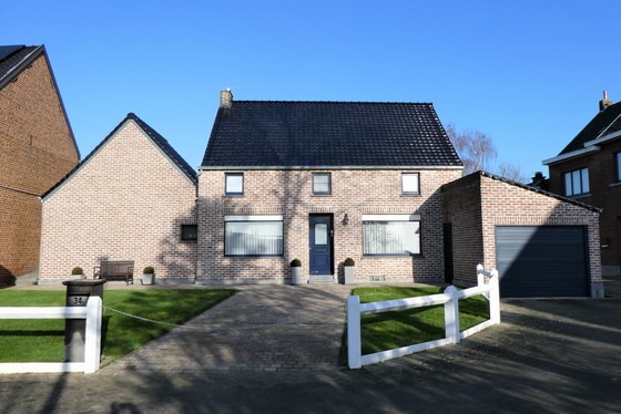 Prachtige hoeve op 713m² met mooi aangelegde tuin en 3 terrassen!