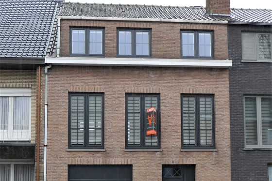 Charmante woning op 593m² met zonnige terrassen, tuin en landelijk uitzicht! 