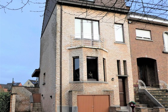 Charmante woning op 355m² met garage, zonnig terras en tuin! 