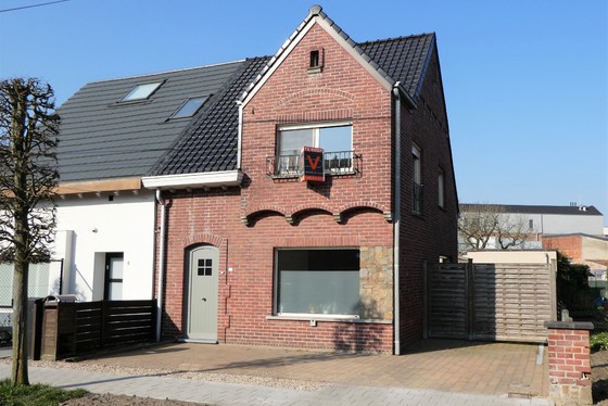 Charmante woning op 211m² met garage/berging en zonnige terrassen!