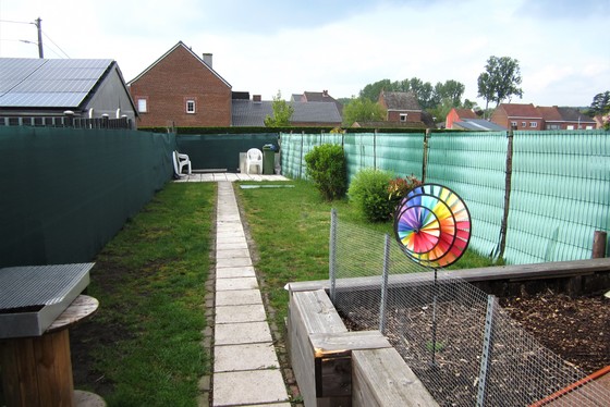 Charmante woning op 230m² met zonnige tuin en twee terrassen.