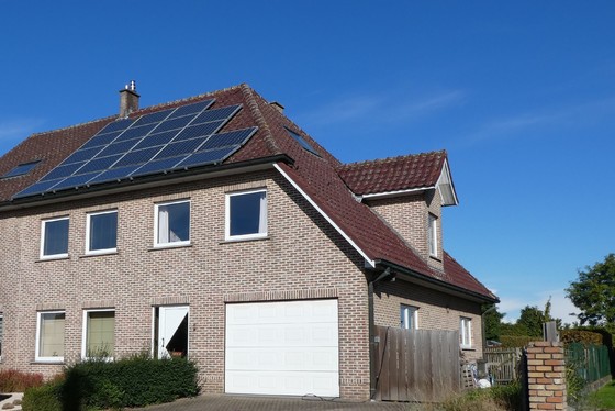 Prachtig woning met zonnepanelen op 740m², zonnige tuin en terras!