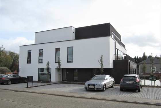 Lichtrijk nieuwbouwappartement v 90m² gelegen op het gelijkvloers met terras van 12m². 
