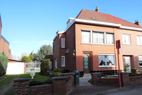 Charmante halfopen bebouwing op 1481m² met zonnige tuin, terras en landelijk uitzicht!