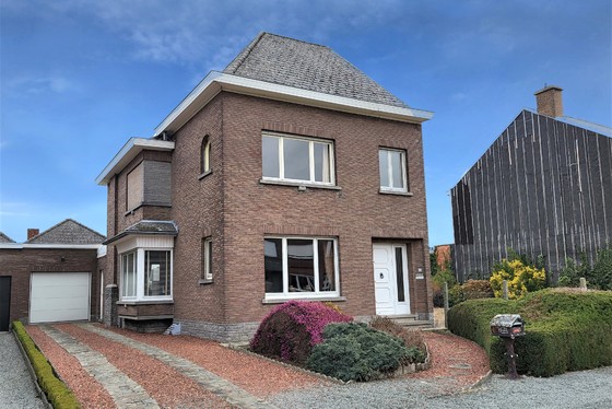 Charmante halfopen bebouwing op 621m² met zonnige tuin, topligging!