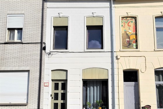 Prachtige woning met zonnig terras gelegen op de Vesten!