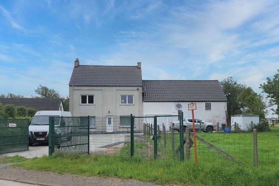 Prachtige ruime woning op 2531m², geschikt voor commerciële doeleinden of groot gezin! 