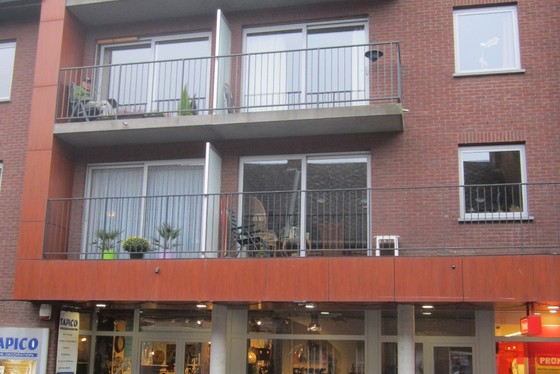 Prachtig appartement van 2007, 95m² met zuidgericht terras 6m² en staanplaats.
