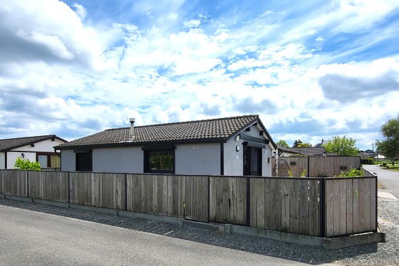 Gezellige bungalow met zuid gerichte tuin, terras en carport, gelegen hartje Vlaamse Ardennen! Topper.
