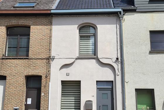 Prachtig onderhouden woning met zonnig tuintje en terras.