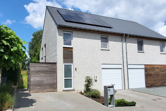 Prachtige nieuwbouwwoning van 2016 hob op 279m² hartje Vlaamse Ardennen met zonnepanelen.  Aanrader!!