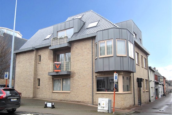Prachtig appartement v 80m² gelegen op de eerste verdieping met terras van 3m². 