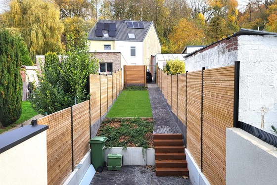 Deze volledig gerenoveerde woning (2025) biedt modern wooncomfort op een centrale ligging in het centrum, met winkels, scholen en openbaar vervoer op wandelafstand. 