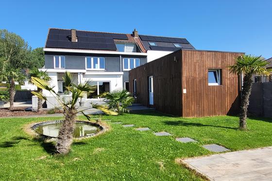 Stijlvolle, volledig vernieuwde woning met multifunctioneel bijgebouw en ingerichte zolderverdieping