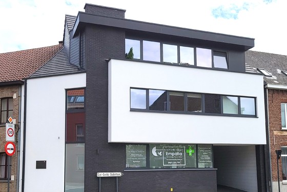 Modern handelspand (2017) op topligging in Zottegem!