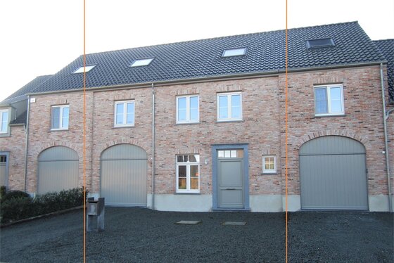 Nieuwbouw pastorijwoning van 2017 op 315m² met zuidgerichte tuin.