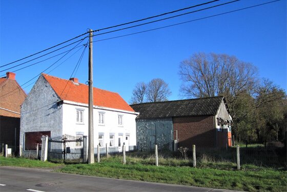 Totaal te renoveren hoeve met stalling op 1096m² gelegen in het hartje van de Vlaamse Ardennen.