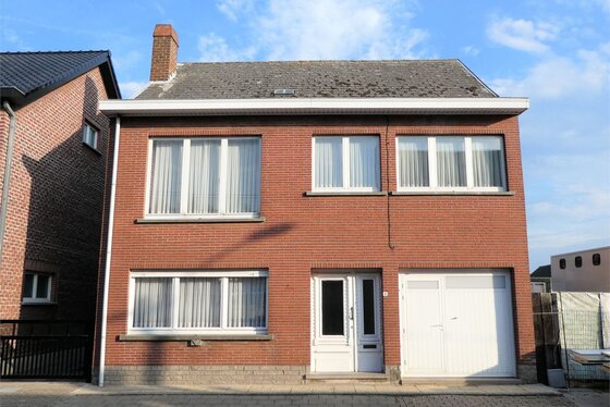 Landelijk gelegen charmant te renoveren woning op 679m² met zonnige tuin en terras!