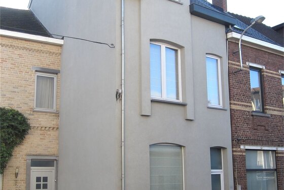 Prachtig gerenoveerde burgerwoning met zuid gerichte tuin en aangelegd terras.