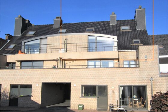 Prachtig duplex-appartement 90m² met zuid gericht terras gelegen op de 2de verdieping. Zonder lift!!
