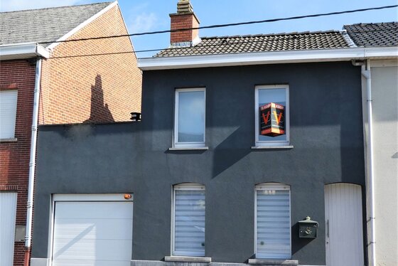 Landelijk gelegen charmant gerenoveerde woning met garage op 619m² met zonnige tuin, ruim terras!