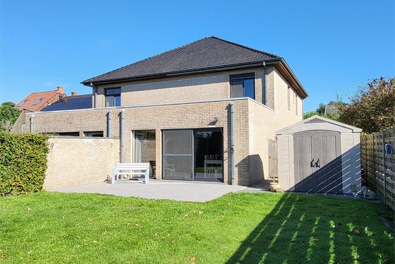 Prachtige woning op 456m² met zonnige aangelegde tuin en garage!