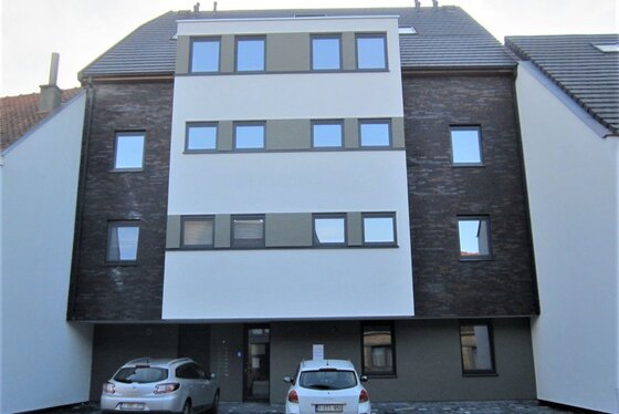 VRIJ RECENT MOOI APPARTEMENT MET 2 SLAAPKAMERS, EEN ZONNIG TERRAS en staanplaats.