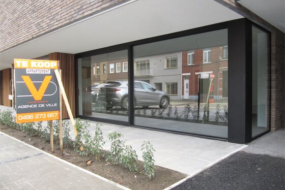Prachtig nieuwbouw gelijkvloers-appartement van 2019 met zonnig terras van 24m² en staanplaats.