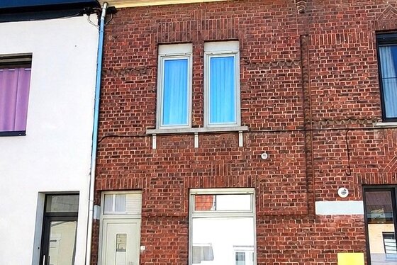 Deze charmante woning met karakter is gelegen op wandelafstand van het station en centrum, biedt een verrassend ruime en praktische indeling, ideaal voor starters of investeerders.