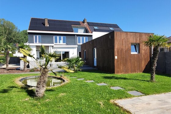 Stijlvolle, volledig vernieuwde woning met multifunctioneel bijgebouw en ingerichte zolderverdieping