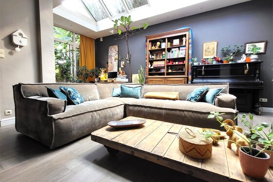 Prachtig gerenoveerde burgerwoning op wandelafstand van het centrum met zuidgerichte tuin.