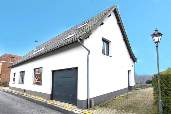 Charmant gerenoveerde hoeve op 348m² met zuidgerichte tuin en terras.