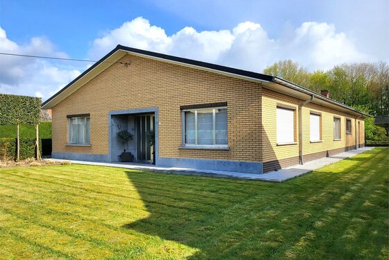 Prachtige open bebouwing op 1467m² met aangelegde zuidgerichte tuin, terras en oprit, gelegen hartje Vlaamse Ardennen!