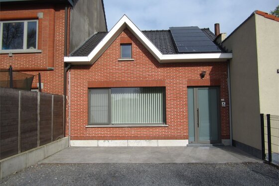 ZAT 18/5 - BEZOEKDAG OP AFSPRAAK 0488/85.81.84 Charmante gerenoveerde woning op 200m² met mooi uitzicht op de velden.
