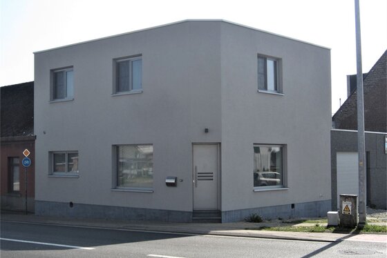 BEZOEK OP AFSPRAAK 0488.85.81.84 Prachtige nieuwbouwwoning v 2016 met garage.