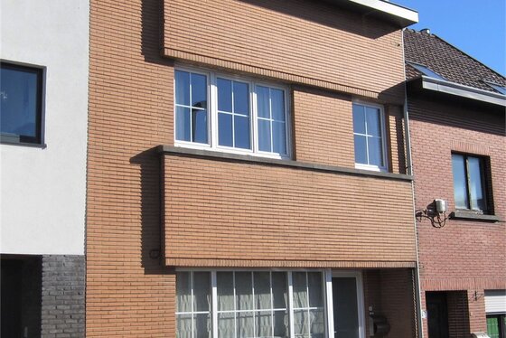 ZAT 2/3 1ste BEZOEKDAG OP AFSPRAAK 0488/85.81.84 Mooi gerenoveerde woning op 171m² met zonnige tuin en terras.