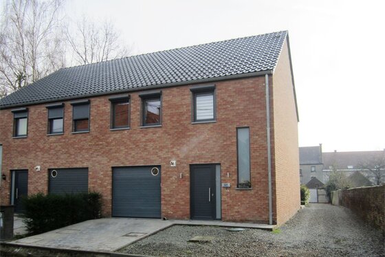 ZAT 2/2 - 1ste BEZOEKDAG OP AFSPRAAK 0488.85.81.84 Prachtige nieuwbouwwoning v 2010 op 500m² met mooie aangelegde tuin en zuidgericht terras!