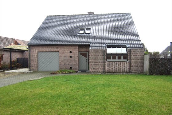 VERKOCHT1ste BEZOEKDAG! Prachtige villa op 1563m² met mooie aangelegde tuin, terrassen en vijver!