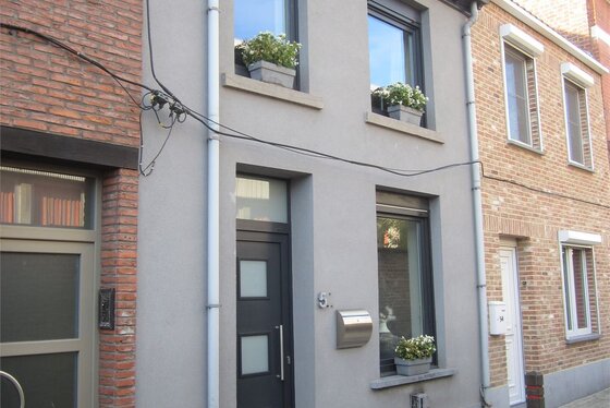 Volledig gerenoveerde woning van 2007-2018 met zonnig terras.