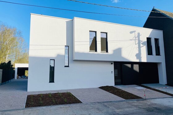 Knappe halfopen nieuwbouw BEN woning op 1249m² met panoramisch zicht gelegen in doodlopend straatje en op wandelafstand centrum!