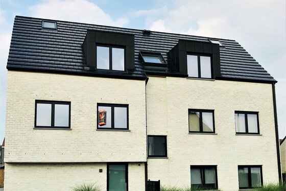 Prachtig nieuwbouw twee slaapkamer-appartement van 82m² met 6m² terras, zeer veel lichtinval en rustige ligging !!!